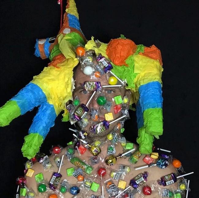 Meet The Man That Wore A Ridiculous Costume Every Day In 2015 (18 pics)