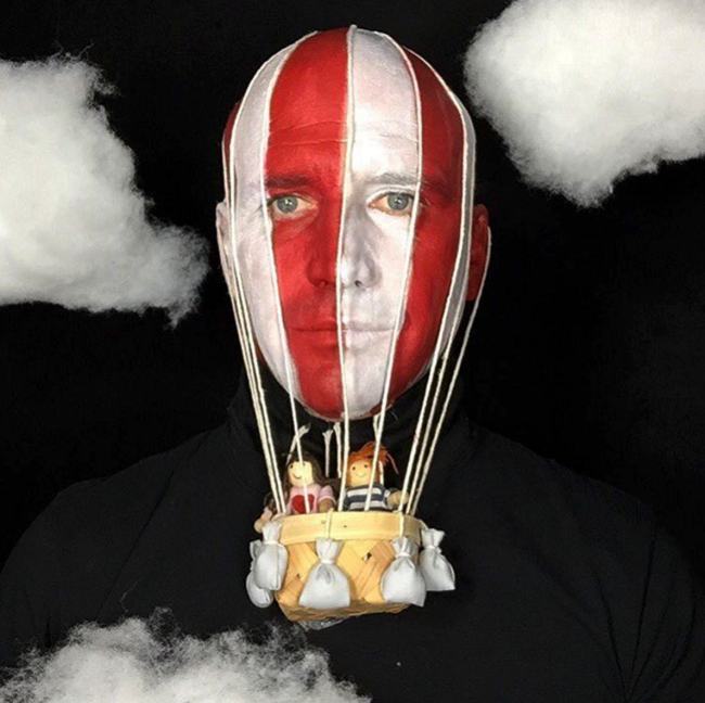Meet The Man That Wore A Ridiculous Costume Every Day In 2015 (18 pics)