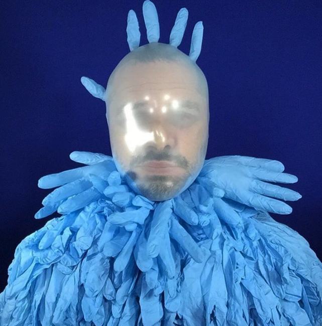 Meet The Man That Wore A Ridiculous Costume Every Day In 2015 (18 pics)
