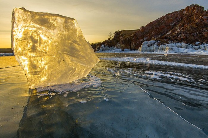 Lake Baikal Is Beautiful This Time Of Year (35 pics)
