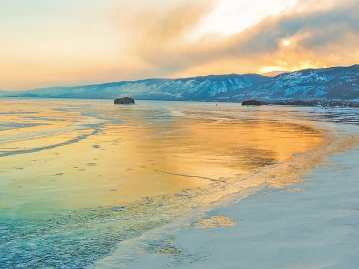 Lake Baikal Is Beautiful This Time Of Year (35 pics)