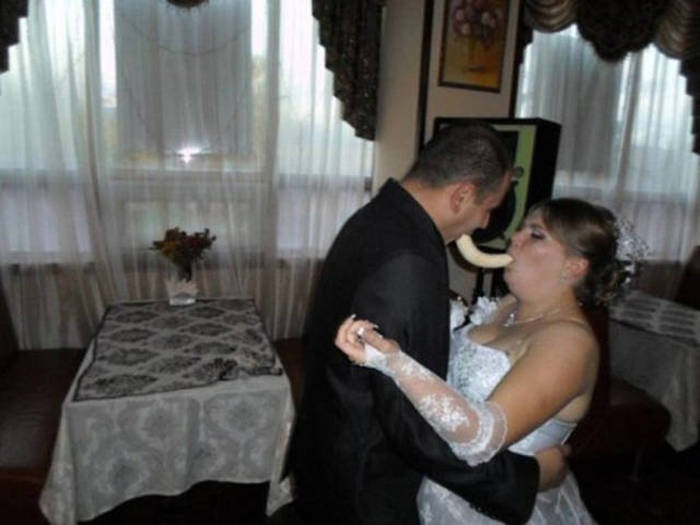 Good Luck Trying To Explain What The Heck Is Happening Here (51 pics)