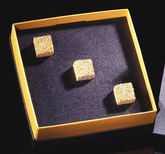 Gold Plated Sugar Is The Ultimate Rich Person Gift (3 pics)