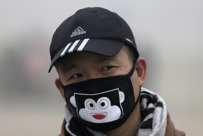 China Is Facing The Smog With Stylish Masks (22 pics)