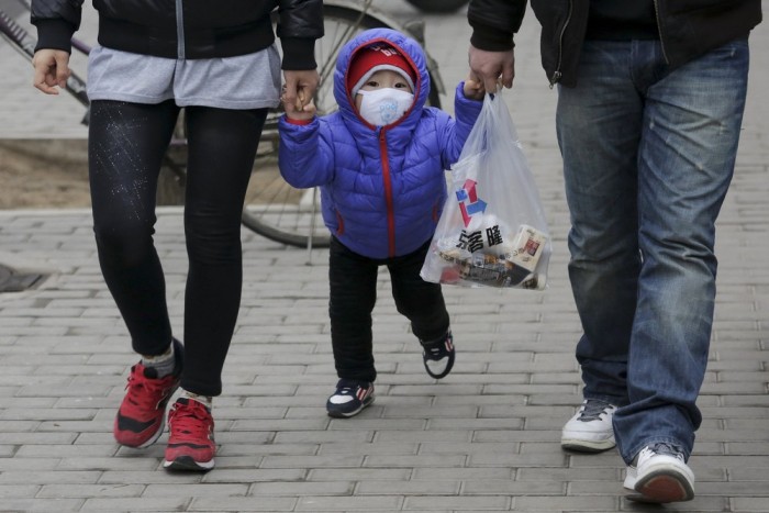 China Is Facing The Smog With Stylish Masks (22 pics)