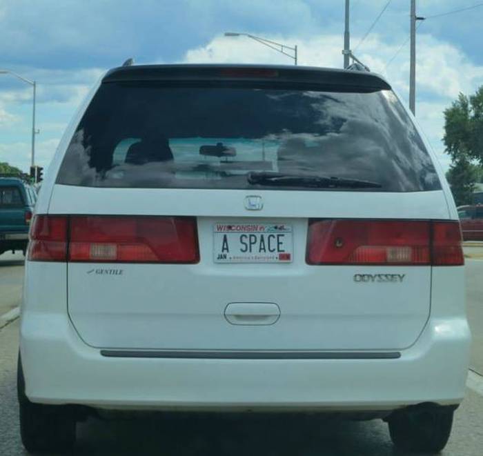 Witty License Plates That You Can't Help But Laugh At (30 pics)