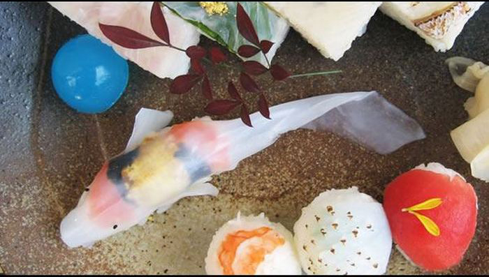 How To Make Sushi Look Like Real Life Koi In Just A Few Steps (15 pics)