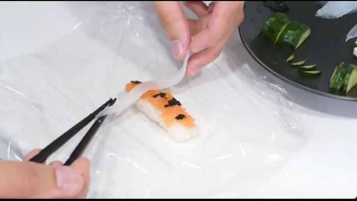 How To Make Sushi Look Like Real Life Koi In Just A Few Steps (15 pics)