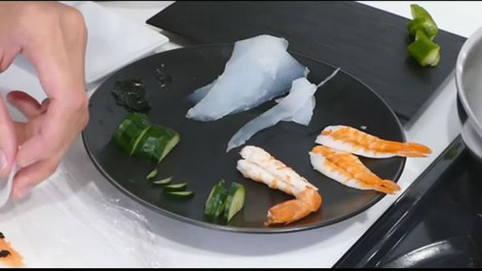 How To Make Sushi Look Like Real Life Koi In Just A Few Steps (15 pics)