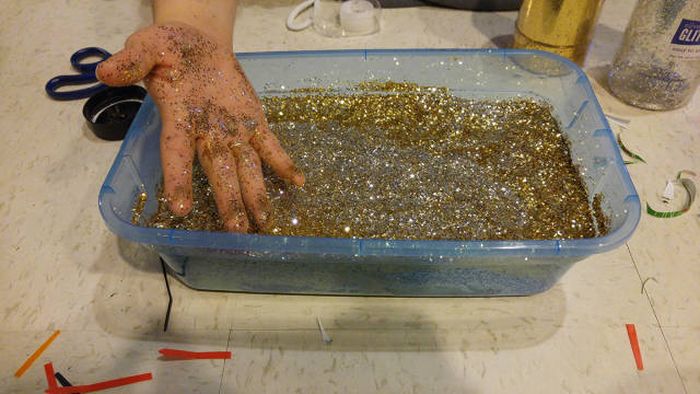 Guy Takes Holiday Gift Wrapping To The Extreme (14 pics)