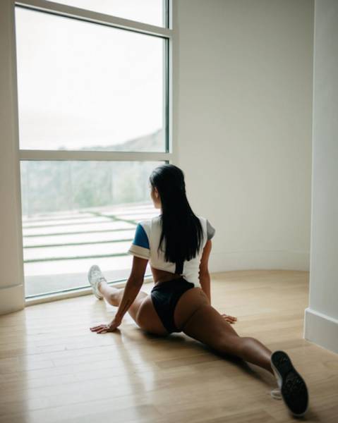 Beautiful Women Show Off Their Sexy Stretching Skills (42 pics)