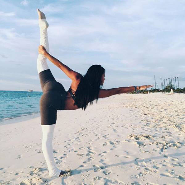 Beautiful Women Show Off Their Sexy Stretching Skills (42 pics)