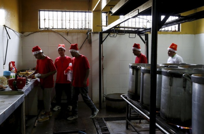 Inmates Celebrate Christmas In A Peruvian Prison (17 pics)