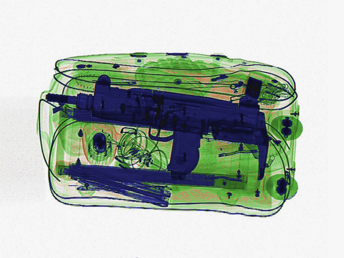 There's Contraband In These Airport Baggage X-Rays, Can You Find It? (16 pics)