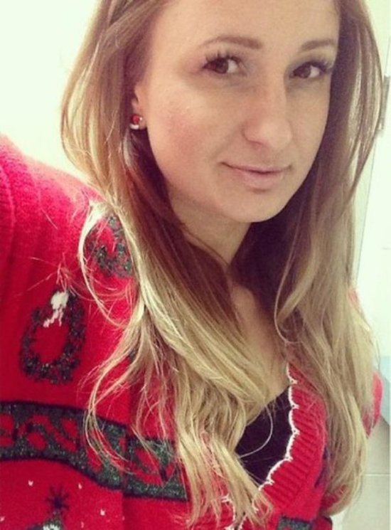 Hot Girls That Know How To Make Ugly Christmas Sweaters Look Sexy (24 pics)