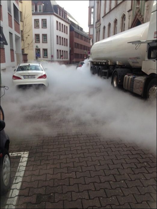 White Fog Creeps Through The Streets Of Germany (6 pics)