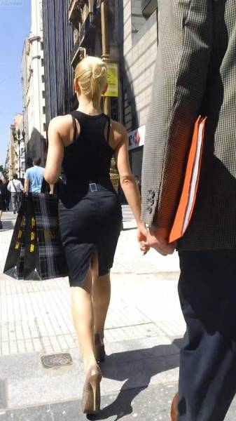 You Can See Some Sexy Women While Walking The City Streets (45 pics)