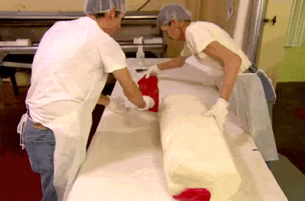 See How Candy Canes Are Created From Start To Finish (14 pics)
