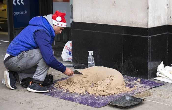 Street Artist Creates Realistic Dog Sculpture Out Of Sand (11 pics)