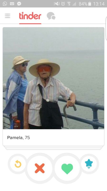 You Won't Be Able To Resist These Ridiculous Tinder Profiles (35 pics)