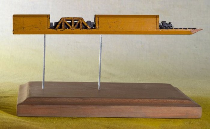 An Artist Made A Stunning Sculpture Of A Train Out Of A Pencil (5 pics)
