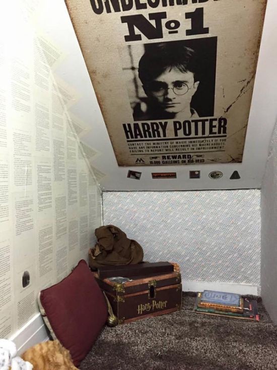 Mom Transforms Room Under The Stairs Into A Harry Potter Hideaway (5 pics)