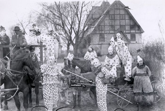 These Old Creepy Circus Photos Are No Laughing Matter (20 pics)