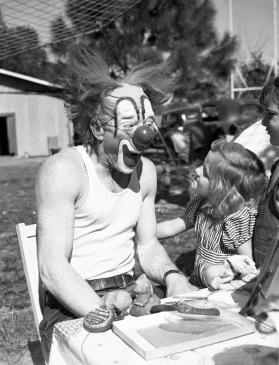 These Old Creepy Circus Photos Are No Laughing Matter (20 pics)