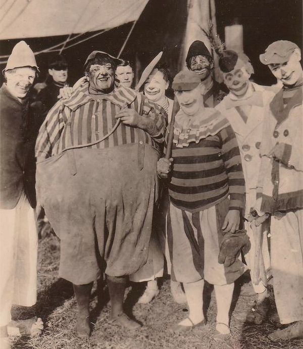 These Old Creepy Circus Photos Are No Laughing Matter (20 pics)