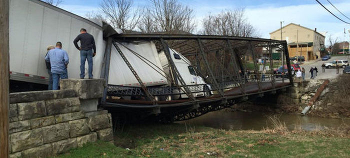 Woman Destroys Bridge With An Overweight Truck (6 pics)