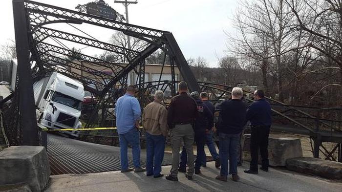 Woman Destroys Bridge With An Overweight Truck (6 pics)