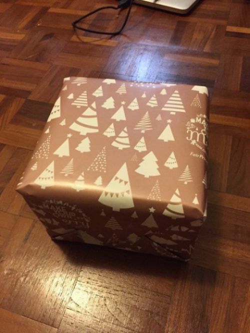 The Worst Gift To Give When You Can't Afford A Gift (3 pics)