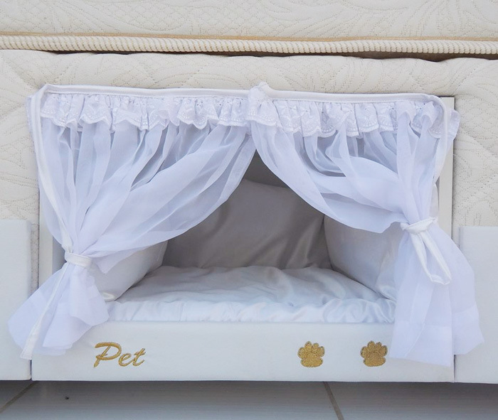 Inside This Bed There's A Tiny Place Where Your Pet Can Sleep (6 pics)