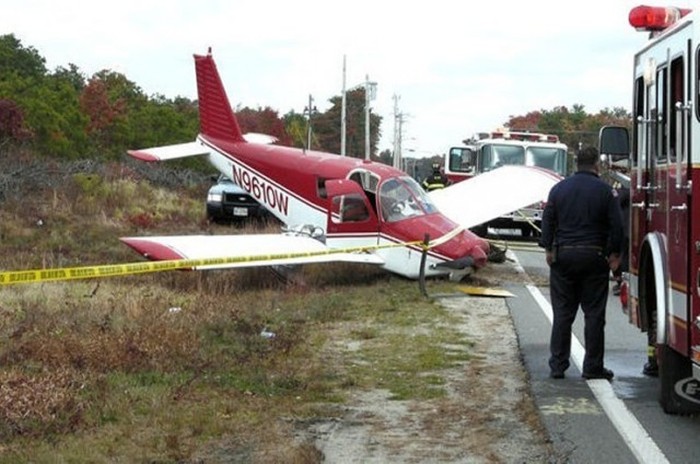 Aircraft Accidents Can Come Out Of Nowhere (65 pics)