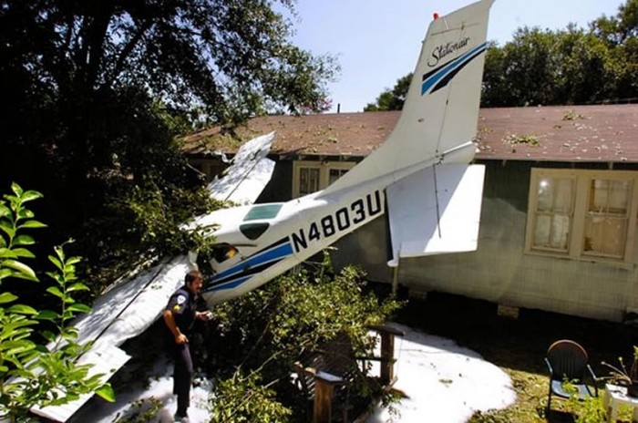 Aircraft Accidents Can Come Out Of Nowhere (65 pics)