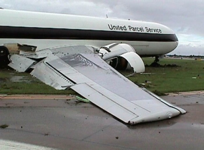 Aircraft Accidents Can Come Out Of Nowhere (65 pics)