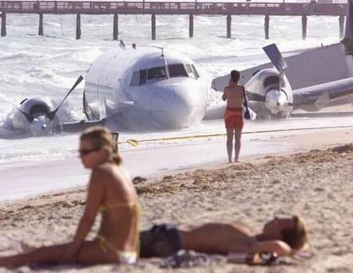 Aircraft Accidents Can Come Out Of Nowhere (65 pics)