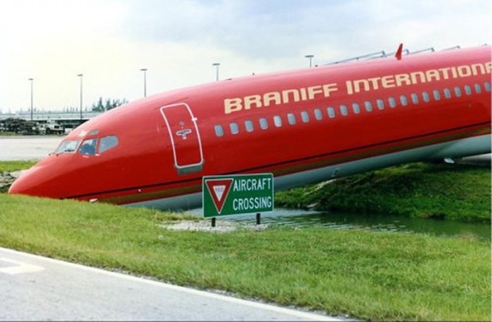 Aircraft Accidents Can Come Out Of Nowhere (65 pics)