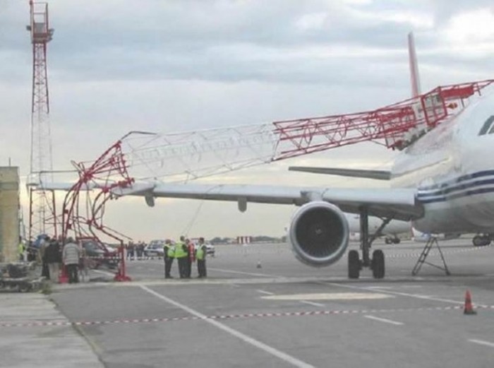 Aircraft Accidents Can Come Out Of Nowhere (65 pics)