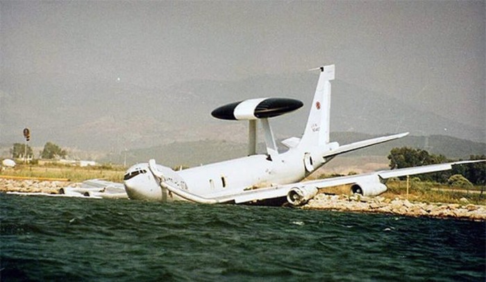 Aircraft Accidents Can Come Out Of Nowhere (65 pics)