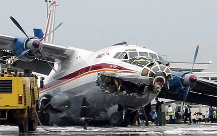 Aircraft Accidents Can Come Out Of Nowhere (65 pics)