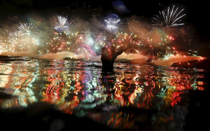 The 2015 New Year’s Eve Celebrations On Copacabana Beach In Brazil (10 pics)