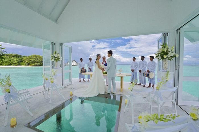 This House Is Absolutely Perfect For A Small Wedding (5 pics)
