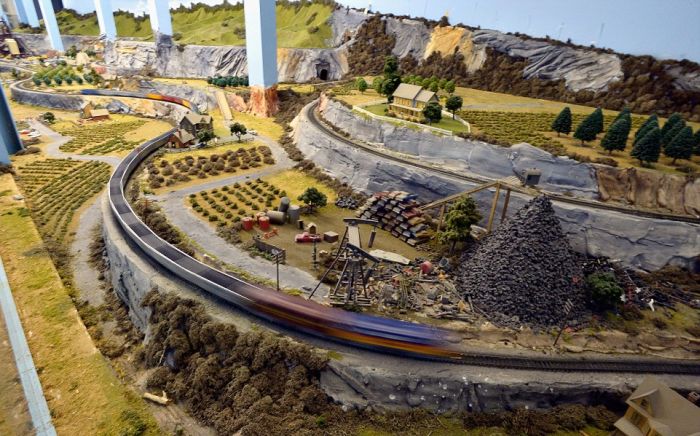 This Is The World's Largest Model Railroad (16 pics)