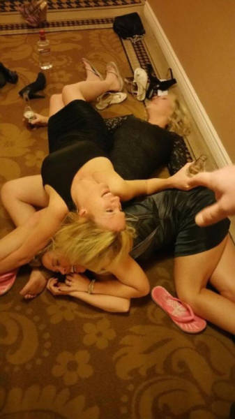 You Know The Party Is Getting Out Of Hand When It Starts To Look Like This (63 pics)