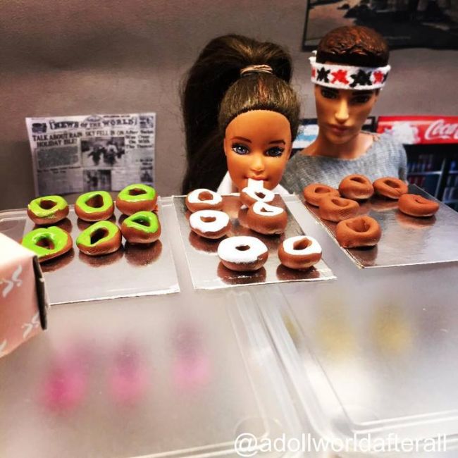 The Most Important Pop Culture Moments From 2015 Reenacted By Barbie Dolls (12 pics)