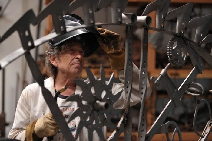Bob Dylan Uses Scrap Metal To Make Big Iron Gates In His Free Time (5 pics)