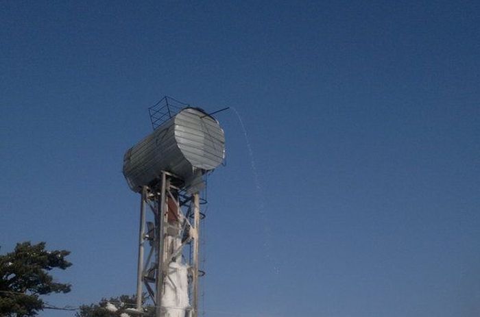See What Happened When A Town Forgot To Turn Their Water Tower Off (3 pics)