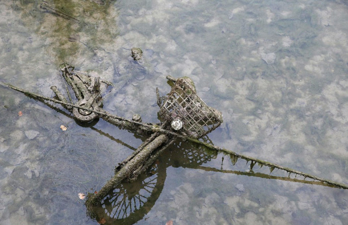 Some Interesting Things Were Recently Found In The Canal Saint Martin (21 pics)
