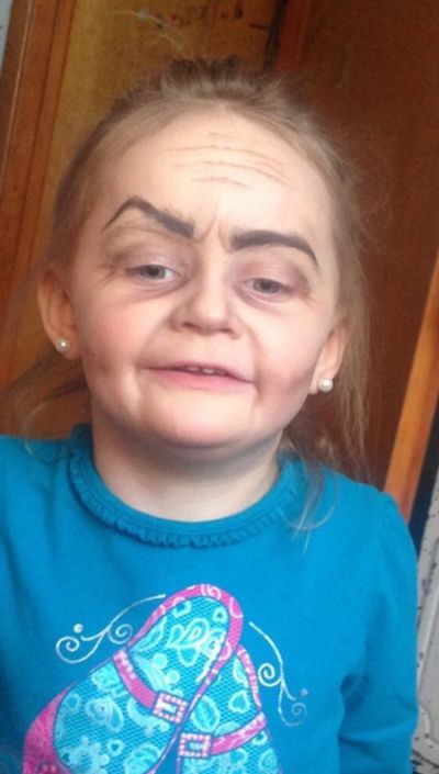 Toddler Gets Turned Into An Old Lady Thanks To The Power Of Makeup (4 pics)